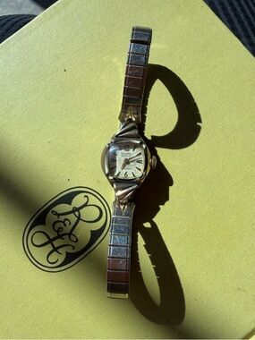 Vintage Ladies Two-Tone Wristwatch in Silver and Gold Gruen